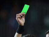 Впервые в истории футболист получил зеленую карточку (ВИДЕО)