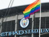 «Манчестер Сити» выпустил футболки для ЛГБТ