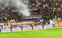 Mecz Rumunii z Kosowem został zawieszony z powodu transparentów "Kosowo to Serbia" i "Besarabia to Rumunia" (FOTO)