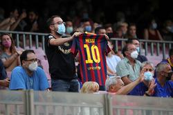Болельщики «Барселоны» скандировали «Месси!» во время матча с «Реалом» (ВИДЕО)