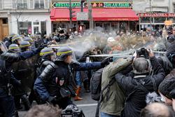 Матч ПСЖ — «Монпелье» перенесен из-за демонстраций в Париже