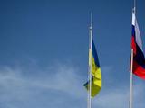 На стадионе Севастополя поднят флаг Украины. И российский тоже...