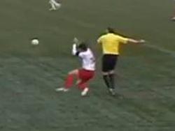 В Нидерландах судья сломал нос футболисту (ВИДЕО) 