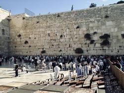 От железного занавеса к Стене Плача...
