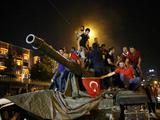 Футболисты «Лиона» не могут улететь из Турции из-за попытки военного переворота 