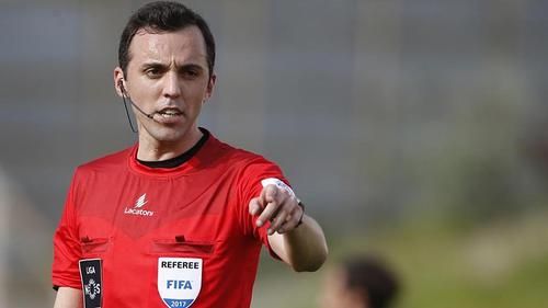 Арбитр матча Армения — Украина получает зарплату в... «Газпроме»