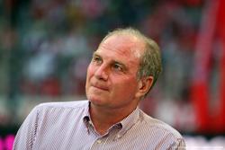 Чем Хенесс занимался в тюрьме