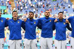 Игроки сборной Италии не преклонят колено перед матчем с Австрией
