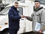 Бражко та Нещерет від імені молодіжної збірної України передали авто швидкої допомоги для потреб ЗСУ