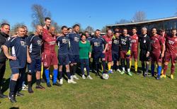 Снейдер организовал в Утрехте благотворительный матч в поддержку беженцев из Украины. На поле вышел и Евгений Левченко (ФОТО)