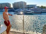 «Какую взять?». Евгений Коноплянка выбирает яхту в Дубае (ФОТО)