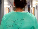 Итальянский медик, которая борется с коронавирусом, написала фамилию Шевченко на халате (ФОТО)