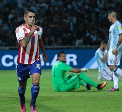 Дерлис Гонсалес в матче с Аргентиной - фото 