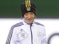 Месут Эзил планирует сыграть 1 июля на «Олимпийском»