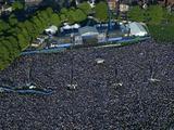 250 тысяч болельщиков пришли на чемпионский парад «Лестера» (ФОТО)