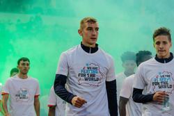 В Беларуси игроки вышли на матч в футболках с надписью «Мы молимся за весь мир»