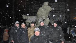 Памятник Лобановскому укрыли брезентом. ФОТО