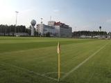На первом поле базы «Динамо» в Конча-Заспе заменили травяное покрытие