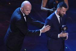 Скандал: ФИФА обвинили в подтасовке голосов за лучшего игрока года в пользу Месси