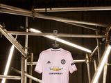 «Манчестер Юнайтед» презентовал розовую форму (ФОТО)