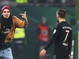Болельщик «Гамбурга» ударил Рибери прямо во время матча (ФОТО, ВИДЕО)