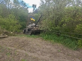 Бойцы ВСУ захватили очередной танк РФ (Т-72Б), с надписью «Своих не бросаем» (ФОТО)