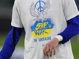 «Лацио» на разминку перед очередным матчем чемпионата Италии вышел в футболках с флагом Украины (ФОТО)