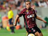 Бразильские СМИ: «Динамо» планирует подписать защитника «Атлетико Паранаэнсе», на которого также претендует «Шахтер»