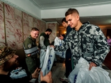 Dynamo-Spieler besuchten die verwundeten Verteidiger der Ukraine (VIDEO)