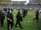 В Аргентине футбольный матч был отменен из-за беспорядков