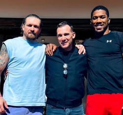 Олександр Усик: «Ми з Джошуа були щасливі зустрітись та поспілкуватись з Шевченком» (ФОТО)