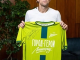 A new bottom has been broken: Tymoshchuk donates T-shirt to auction, proceeds from which will be sent to Kursk region (PHOTOS)