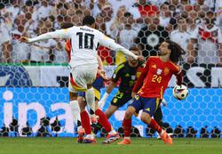 УЕФА поддержал решение арбитра Тейлора не назначать пенальти в матче Евро-2024 Испания — Германия: у судей новые рекомендации