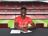 Es ist offiziell. Saka hat seinen Vertrag bei Arsenal verlängert