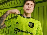 "Manchester United" presented the third set of uniforms (PHOTO)