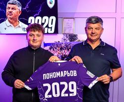 Официально. ЛНЗ продлил контракт с Пономаревым