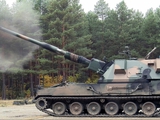 Wojna na Ukrainie. Pierwsze WIDEO z użycia polskich armat samobieżnych 155 mm "KRAB" na Ukrainie