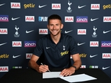 "Tottenham officially introduces goalkeeper Vicario