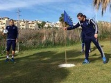 Игроки Динамо сыграли в гольф футбольным мячом (видео).