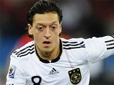 Месу Эзил: «Сборная Германии способна выиграть Евро-2012»