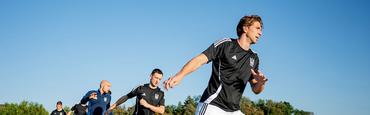 Die ukrainische Nationalmannschaft hat im Oktober-Trainingslager zum ersten Mal in voller Stärke trainiert. Und in adidas-Ausrüs