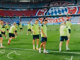 Die ukrainische Nationalmannschaft hat vor dem Spiel in München eine Trainingseinheit abgehalten. Mykolenko arbeitete an einem i