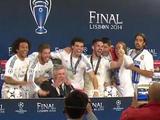 Игроки «Реала» празднуют победу в ЛЧ посреди пресс-конференции Анчелотти (ВИДЕО)