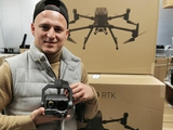 Die Roman Zozuli Foundation übergab sechs Drohnen an die Armee