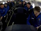 Сборная Украины улетела в Австрию: чем занимались игроки в самолете (ВИДЕО)