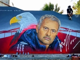 В пригороде Лиссабона появился семиметровый мурал с Моуринью (ФОТО)