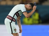 Роналду бросил капитанскую повязку на газон после вылета Португалии с Евро-2020 (ФОТО)