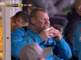 Голкипер «Саттон Юнайтед» съел пирог во время кубкового матча с «Арсеналом» (ФОТО, ВИДЕО)