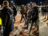 Skandal po meczu Ligi Konferencyjnej AZ - Legia: dwóch zawodników polskiego klubu aresztowanych, prezes pobity (FOTO, WIDEO)