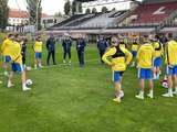 Vorbereitung der Nationalmannschaft der Ukraine. Ankunft Dnipro und der erste volle Arbeitstag
